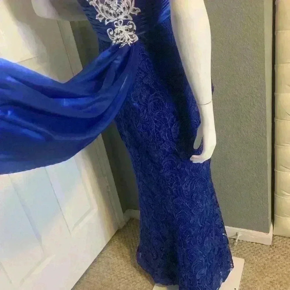 JJ’S House Blue And White Sequined formal Prom dress. - Picture 9 of 13